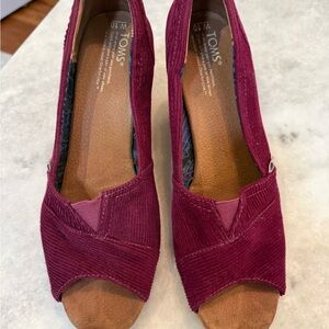 TOMS Women's Burgundy Corduroy Peep-Toe Slip-Ons size 10